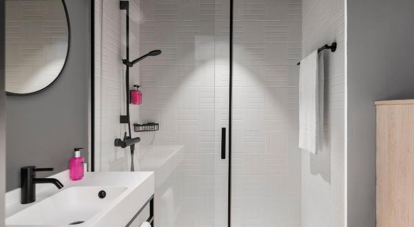Immagine di Moxy Mega Sleeper Executive Room - Lounge Access 4