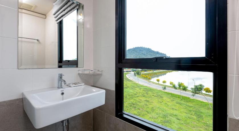 Image of Suite King Bed 13