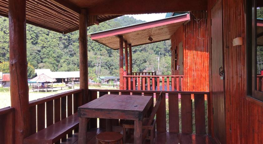 Chom Thong Mukakee 2-Star Single Room lobby