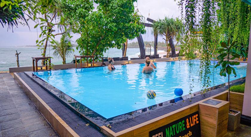 Cool Beach Hotel - image 12