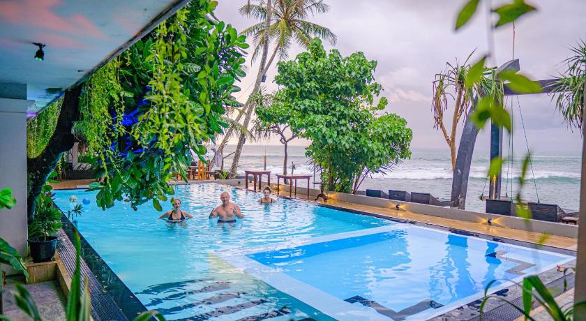 Cool Beach Hotel - image 4