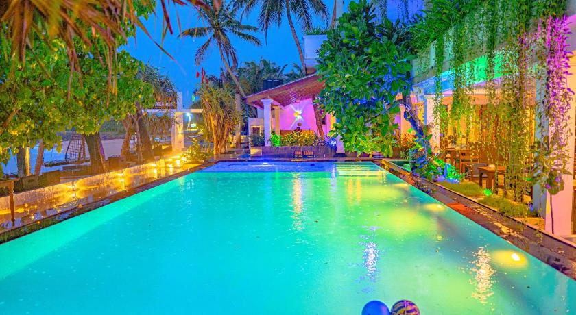 Cool Beach Hotel - image 9