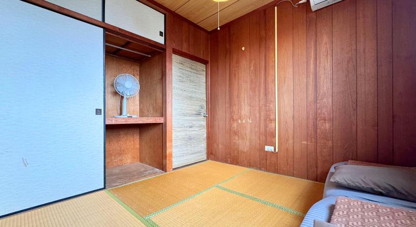 Ishigaki Guesthouse Asibina 1-Star Hotel pool