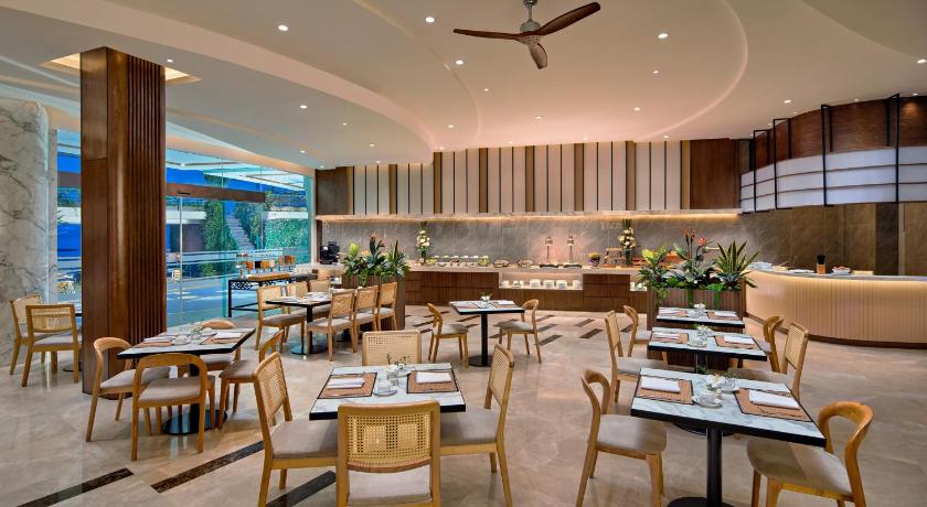 ハノイ The Hanoi Club Hotel & Residences 4つ星 ホテル レストラン