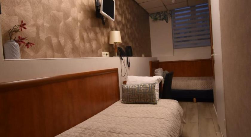 Image of Twin Room 7