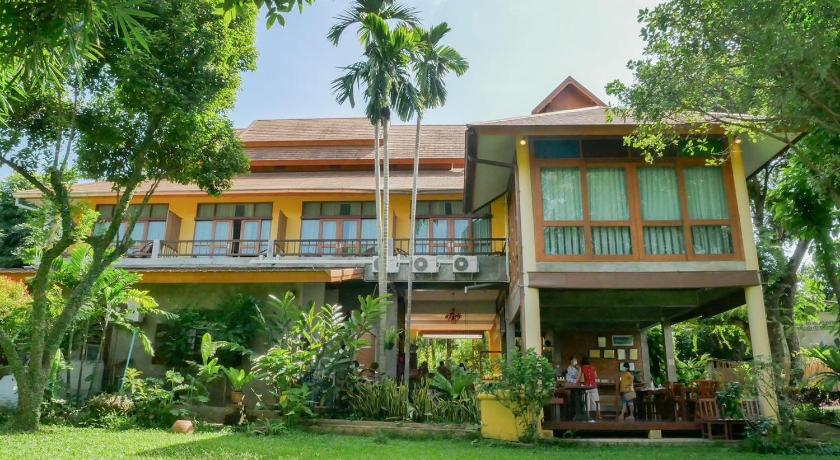 南邦 Auangkham Resort 3星级 酒店 泳池