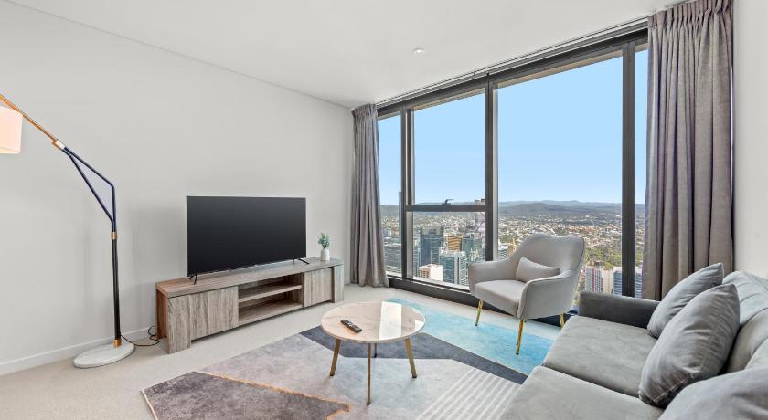 Image of 3-Bedroom 2 Bathroom Sky High River View Deluxe Apartment 3