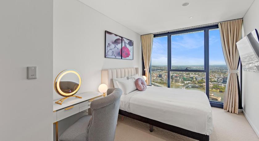 Image of 3-Bedroom 2 Bathroom Sky High River View Deluxe Apartment 10