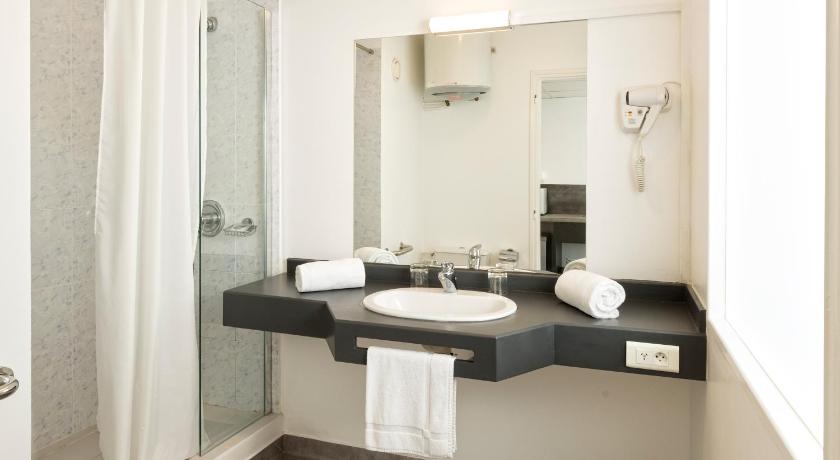 รูปของห้องสแตนดาร์ดเตียงใหญ่พร้อมวิวทะเล (Standard Double Ocean View) 2