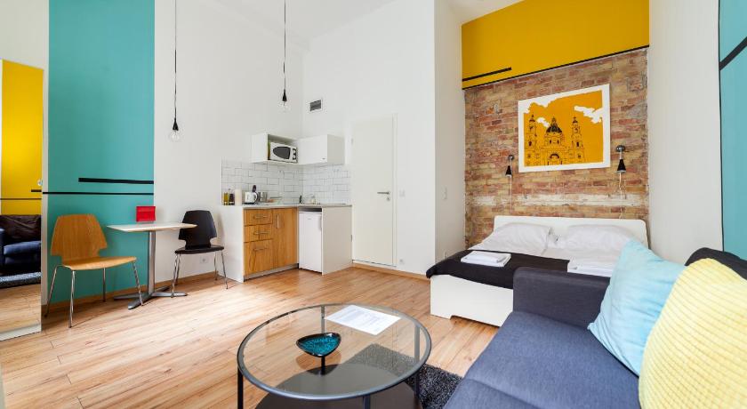 Image of Studio with Courtyard View 8