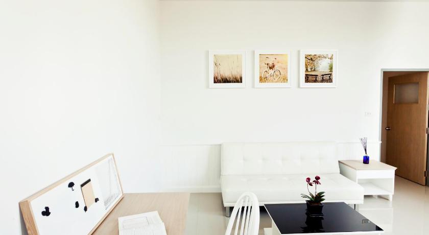 サームットサコーン The Eight 3つ星 ホテル プール