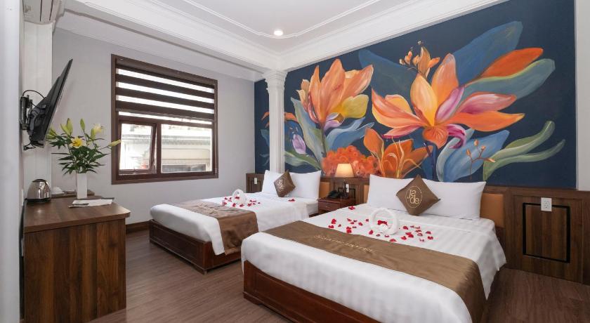 Image of Family Room (4 Adults) 14