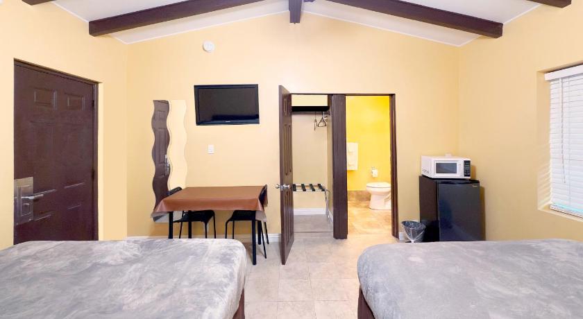 Image of Standard Two Queen Beds Plus Sofabed 7