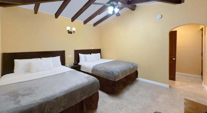 Image of Standard Two Queen Beds Plus Sofabed 5