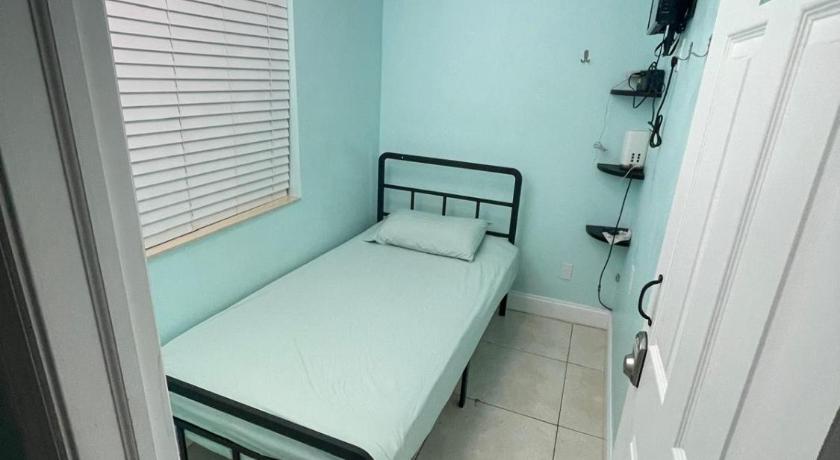 Image of Small Single Room 0