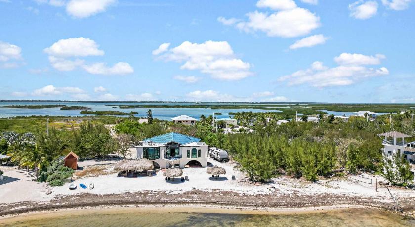 Big Pine Key Star Room at Barnacle Resort 3-Star Accommodation pool