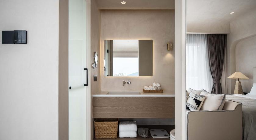 Imagen de Sea View Classic Room with Balcony 6
