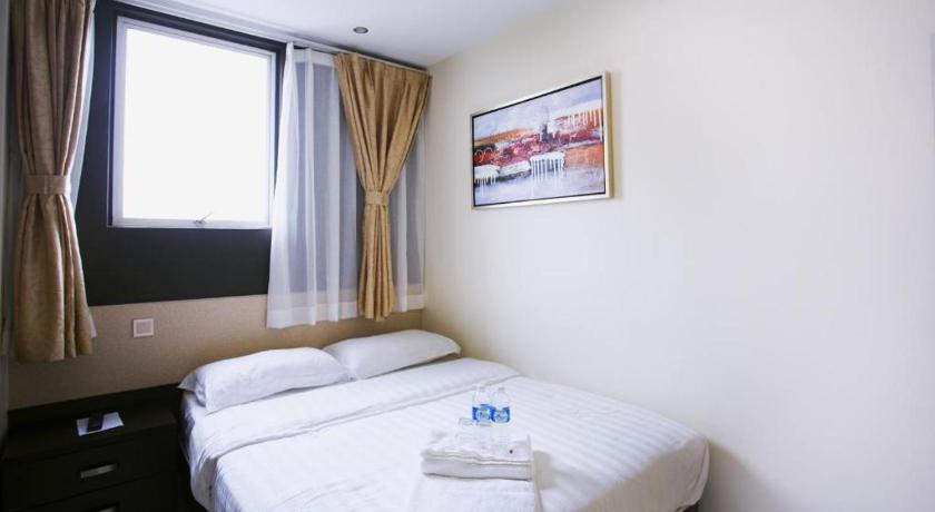 Image of Superior Double with Window 8