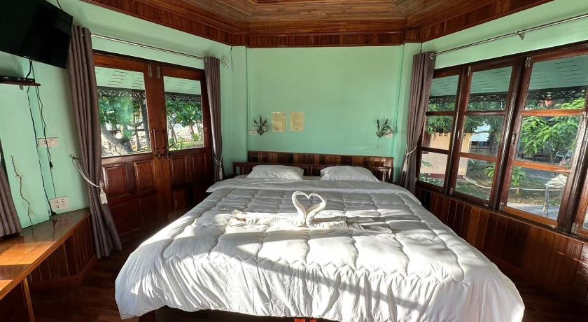 Image of Deluxe Room 8