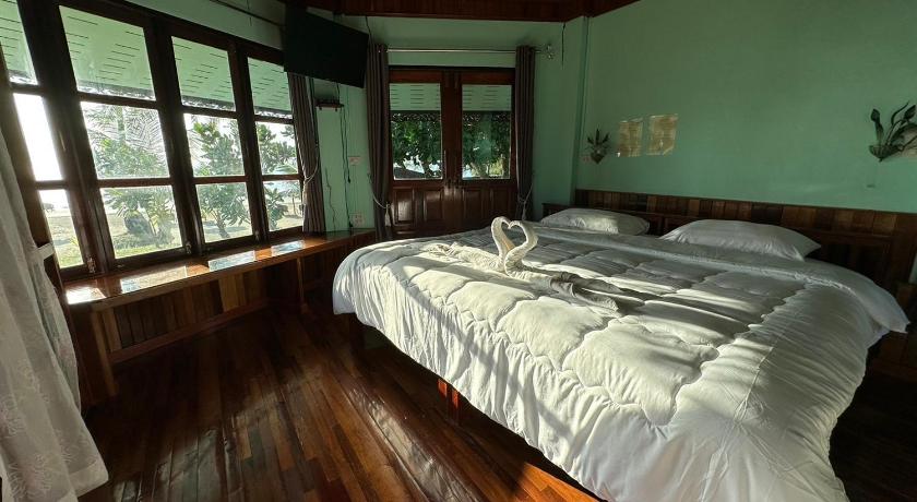 Image of Deluxe Room 9