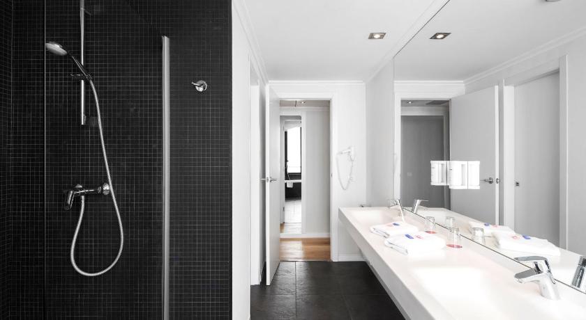 Image of Superior Room for 2 Adults and 1 Child 4