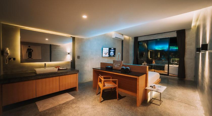 Image of Jacuzzi Suite 12