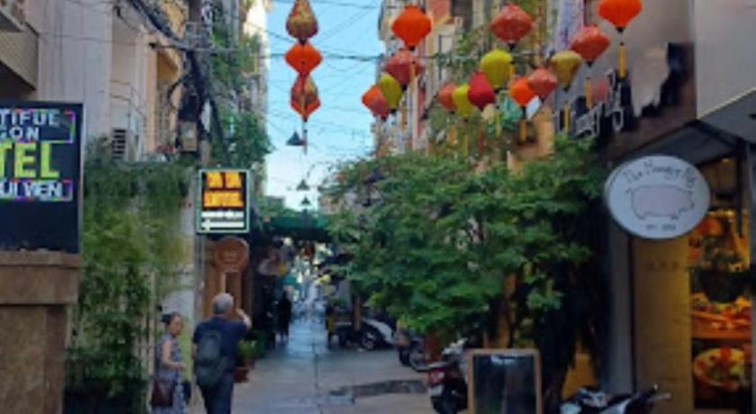 ホーチミン ACORN HOTEL 2つ星 ホテル プール