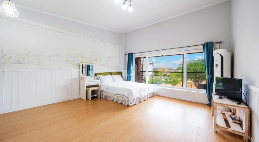 Incheon Bridge House 3-Star Guesthouse view