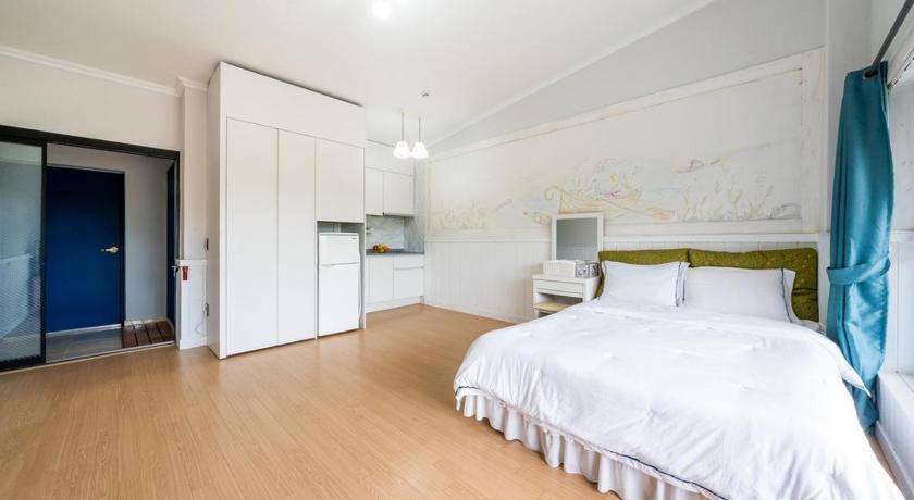 Incheon Bridge House 3-Star Guesthouse pool