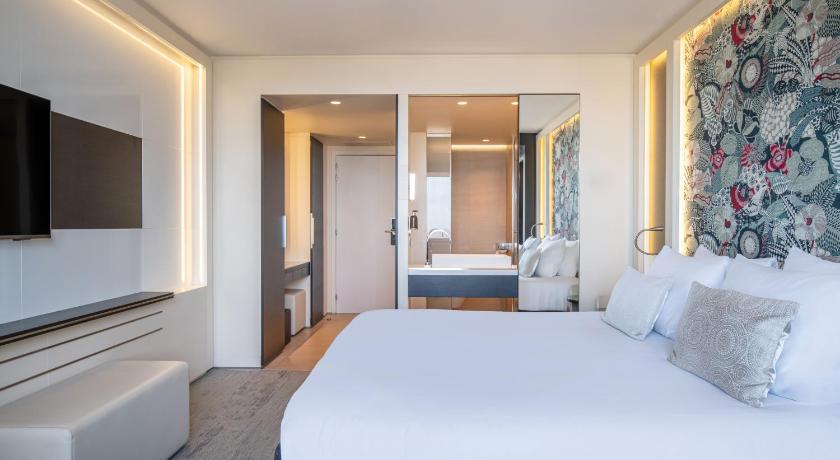 รูปของDeluxe Panorama Room with Lounge Access 8
