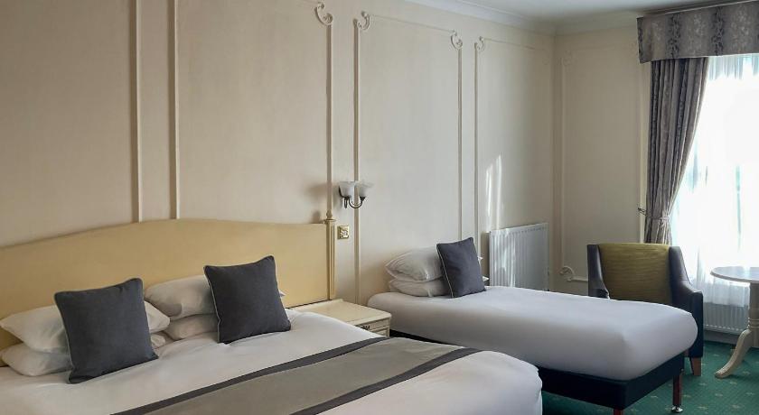 Image of Deluxe Double or Twin Room 8