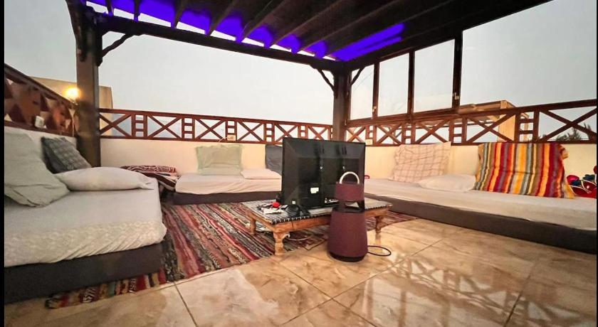 Digital Nomad Hub - Wifi Available - image 2