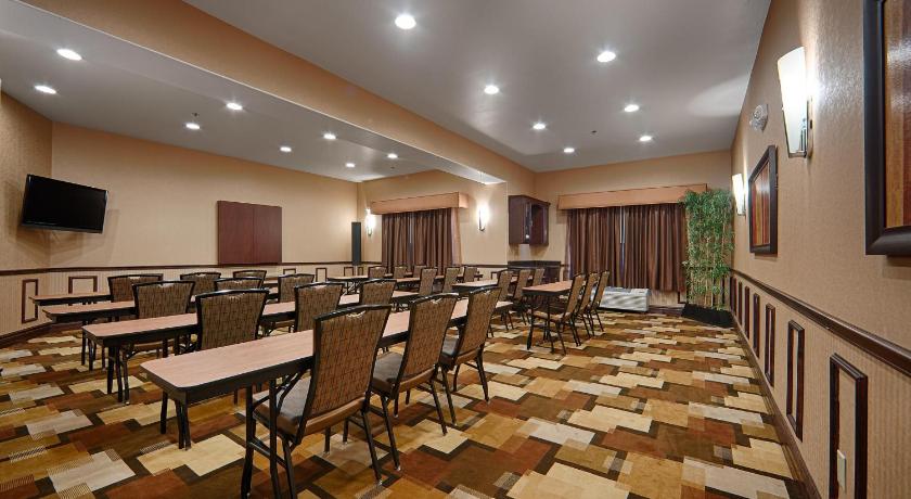 Best Western Premier Kansas City Speedway Inn & Suites - image 11