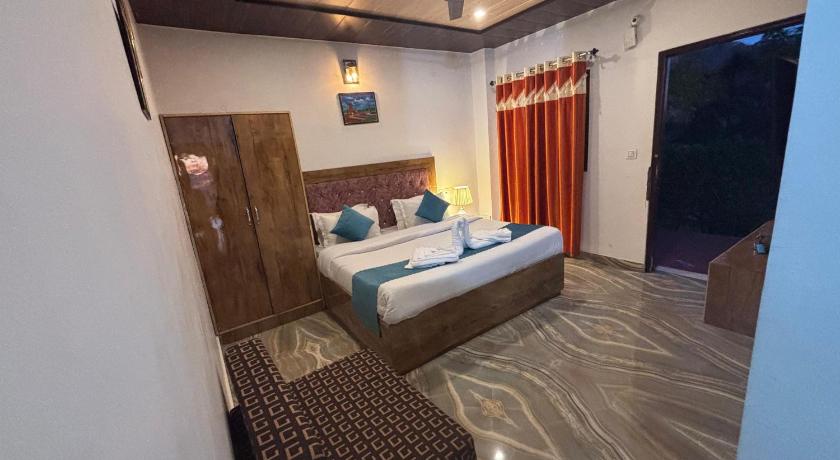 Vansathli I Near Mall Road Kasauli - image 38