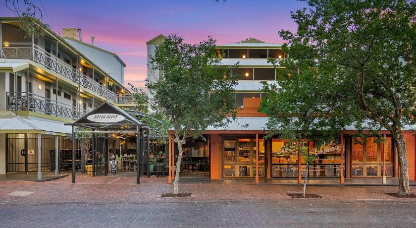 Alice Springs Stay at Alice Springs Hotel 4-Star Hotel exterior