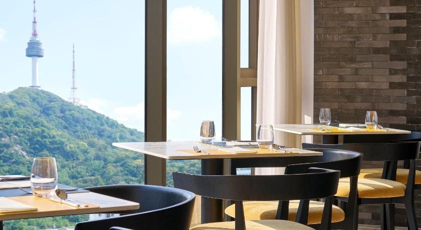 Image of 1 Bedroom Suite Mountain View Lounge Access 11