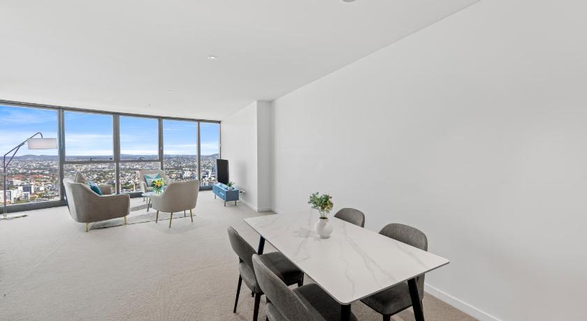 Image of 2-Bedroom Sky High View Apartment with 2 Bathrooms 11