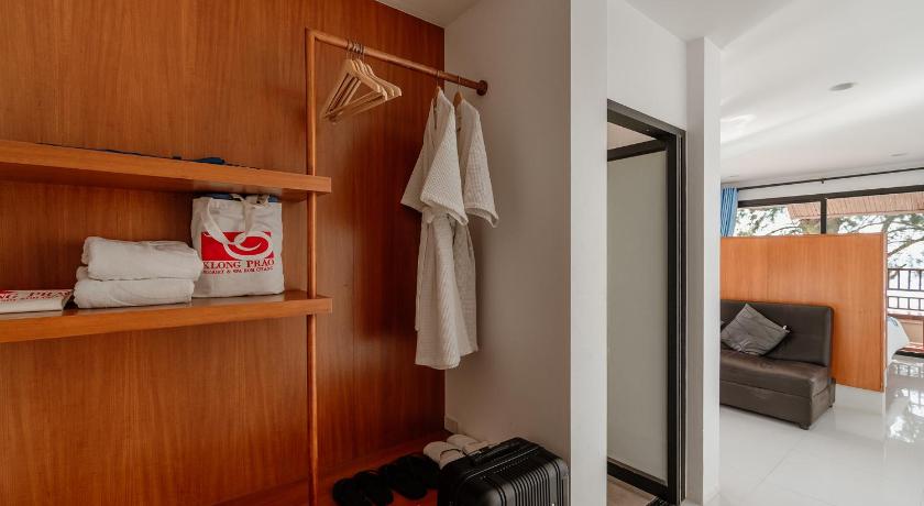 Image of Deluxe Jacuzzi 17