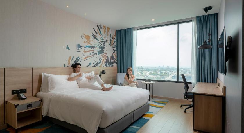Image of 1 King Bed Standard 9