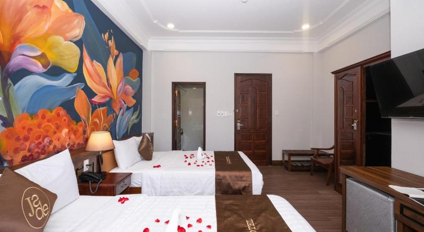 Image of Family Room (4 Adults) 15