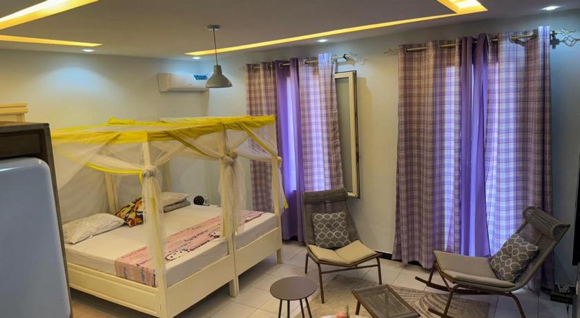 Chambre Meule A Mbour