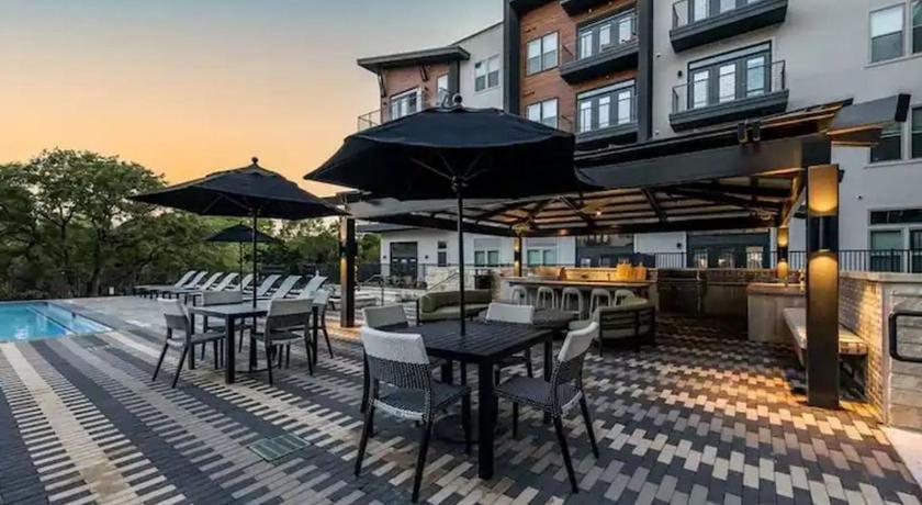 오스틴 (TX) Lavish Escape 1Bd1Ba Pool w Golf Sim 4성급 숙소 레스토랑