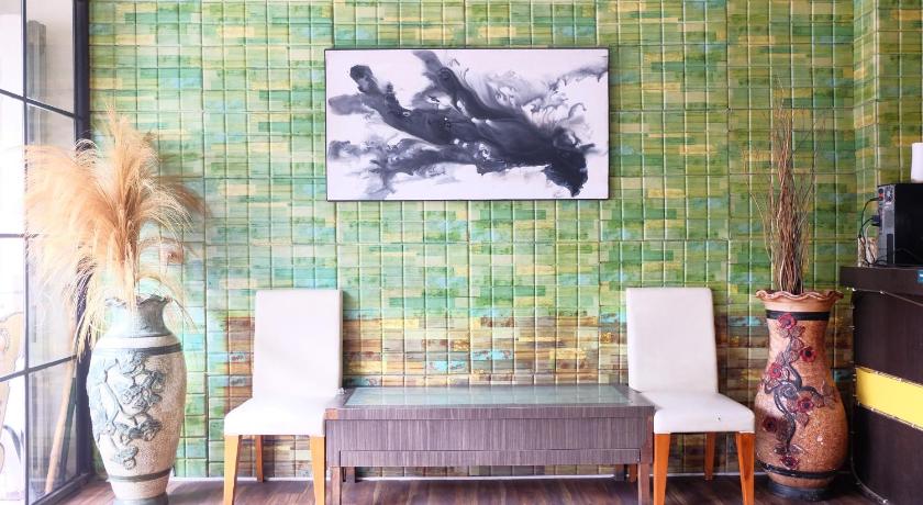 Louise Hotel - image 2