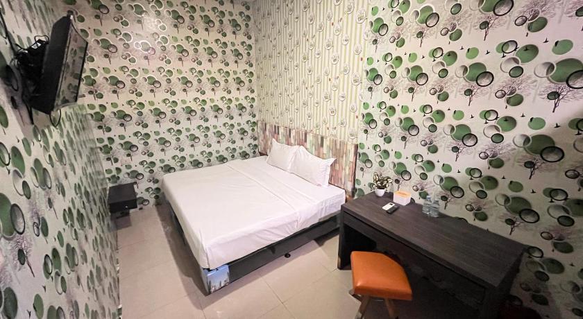 Louise Hotel - image 22