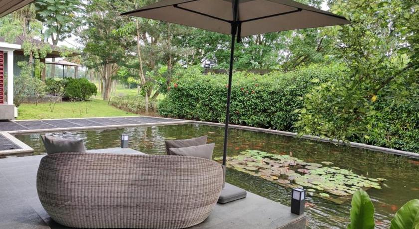 Djoglo Luxury Bungalow – Malang, ID