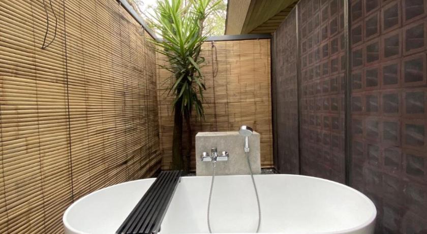 Djoglo Luxury Bungalow – Malang, ID