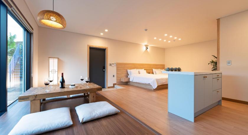 Gyeongju Stay33 Pet friendly house near Hwangridangil Accommodation pool