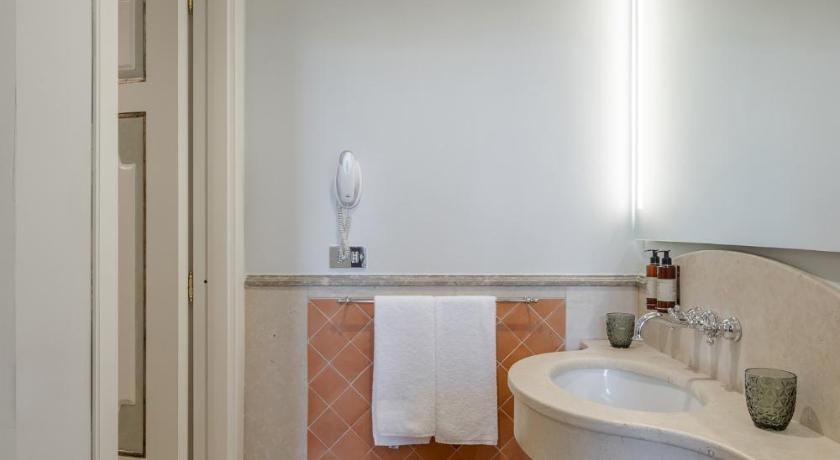 Image of Suite with Garden View 4