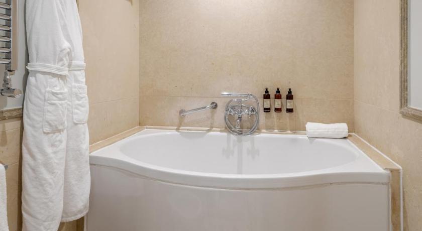 Image of Suite with Garden View 2