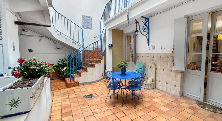 Maison rustique avec patio privé